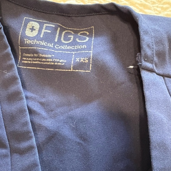 FIGS Navy Accra Scrub Top - Picture 2 of 6